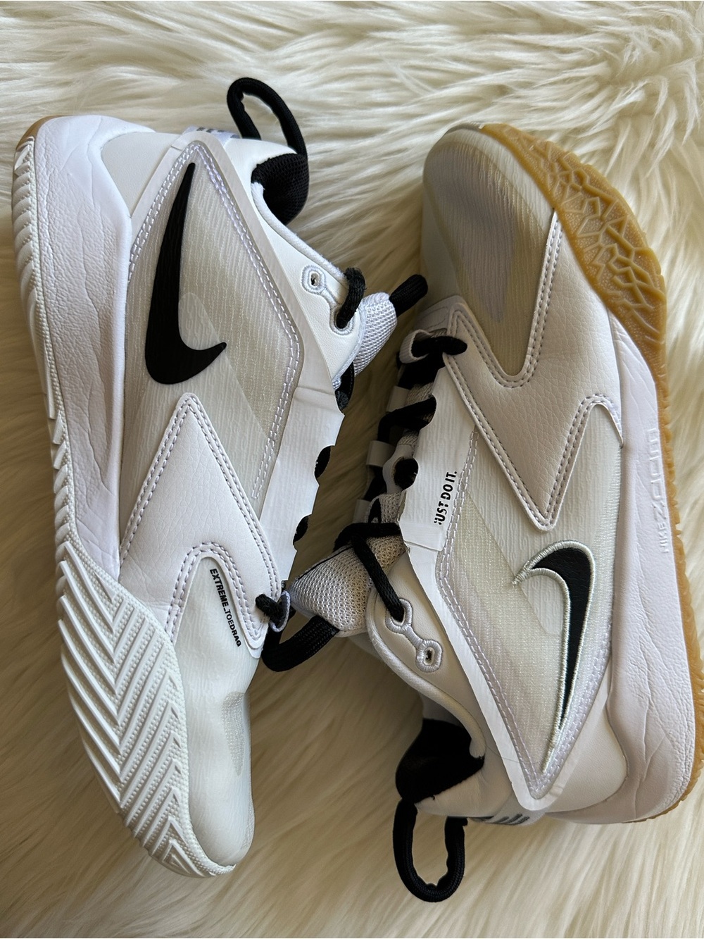 Nike HyperAce 3 Volleyball Sneakers - Picture 2 of 9